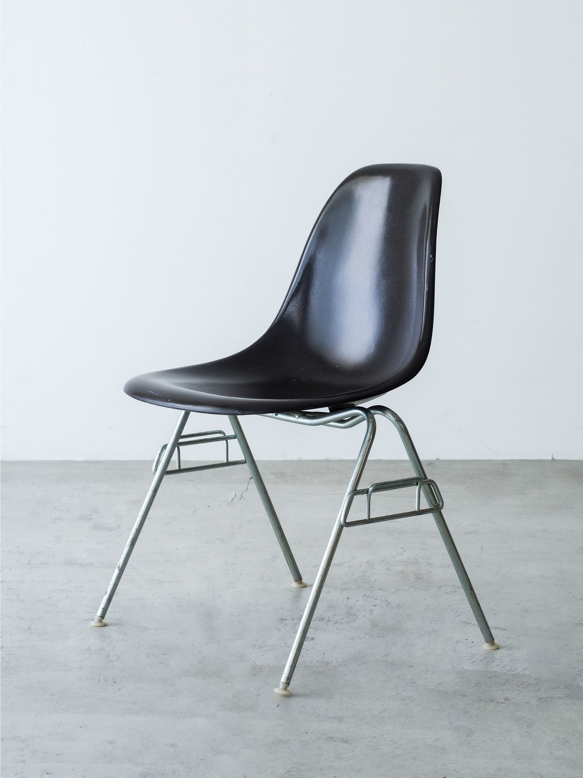 Used DSS Chair (Dark Tone / Narrow)｜EAMES(イームズ)｜Ron Herman