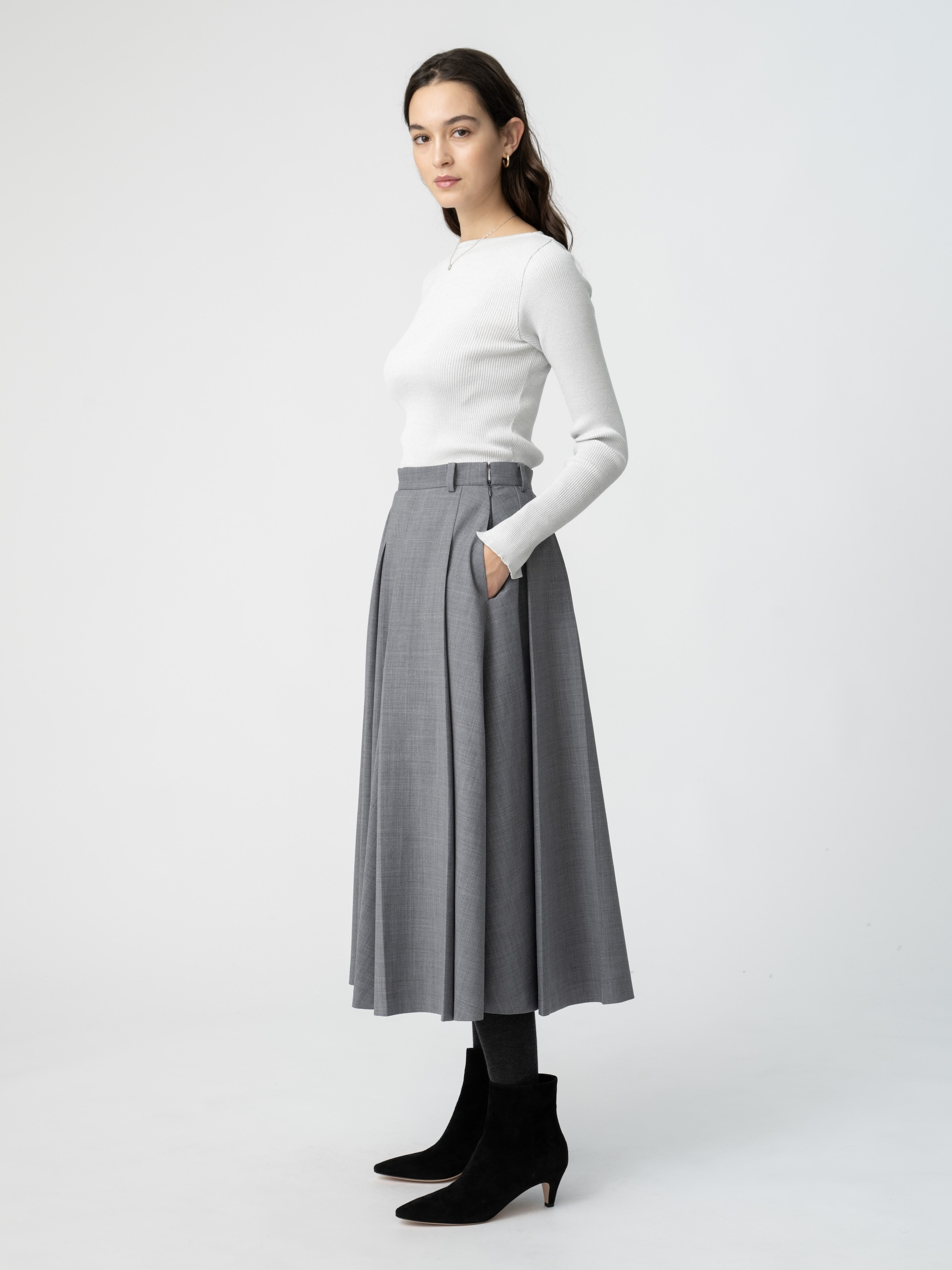 美品✨エブール　ebure　プリーツ　スカート　ロング　グレー　36 エブール ebure プリーツ スカート ロング 36 ライトグレー