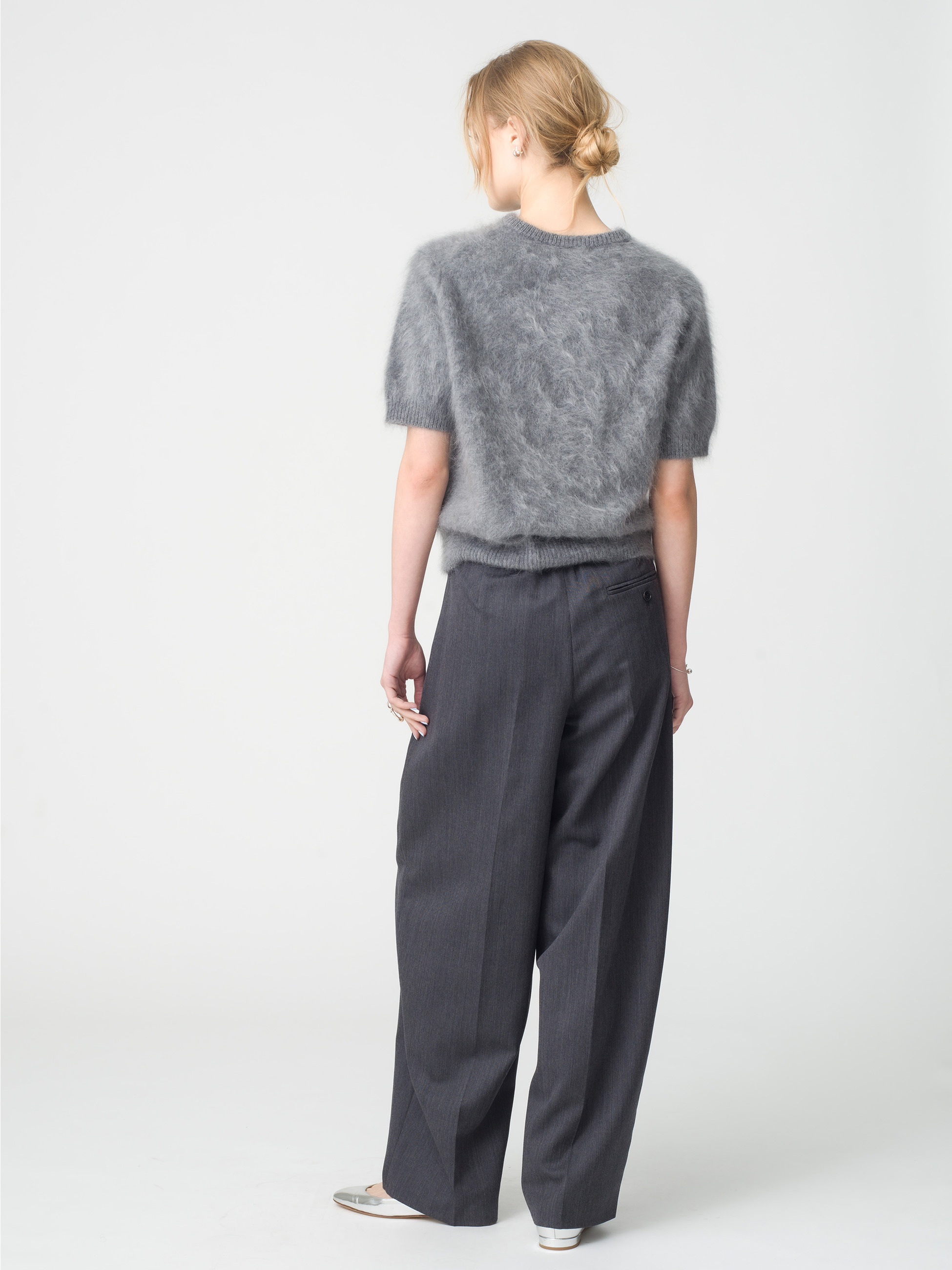 ライトウールシャンブレー バレルレッグパンツ｜ebure(エブール