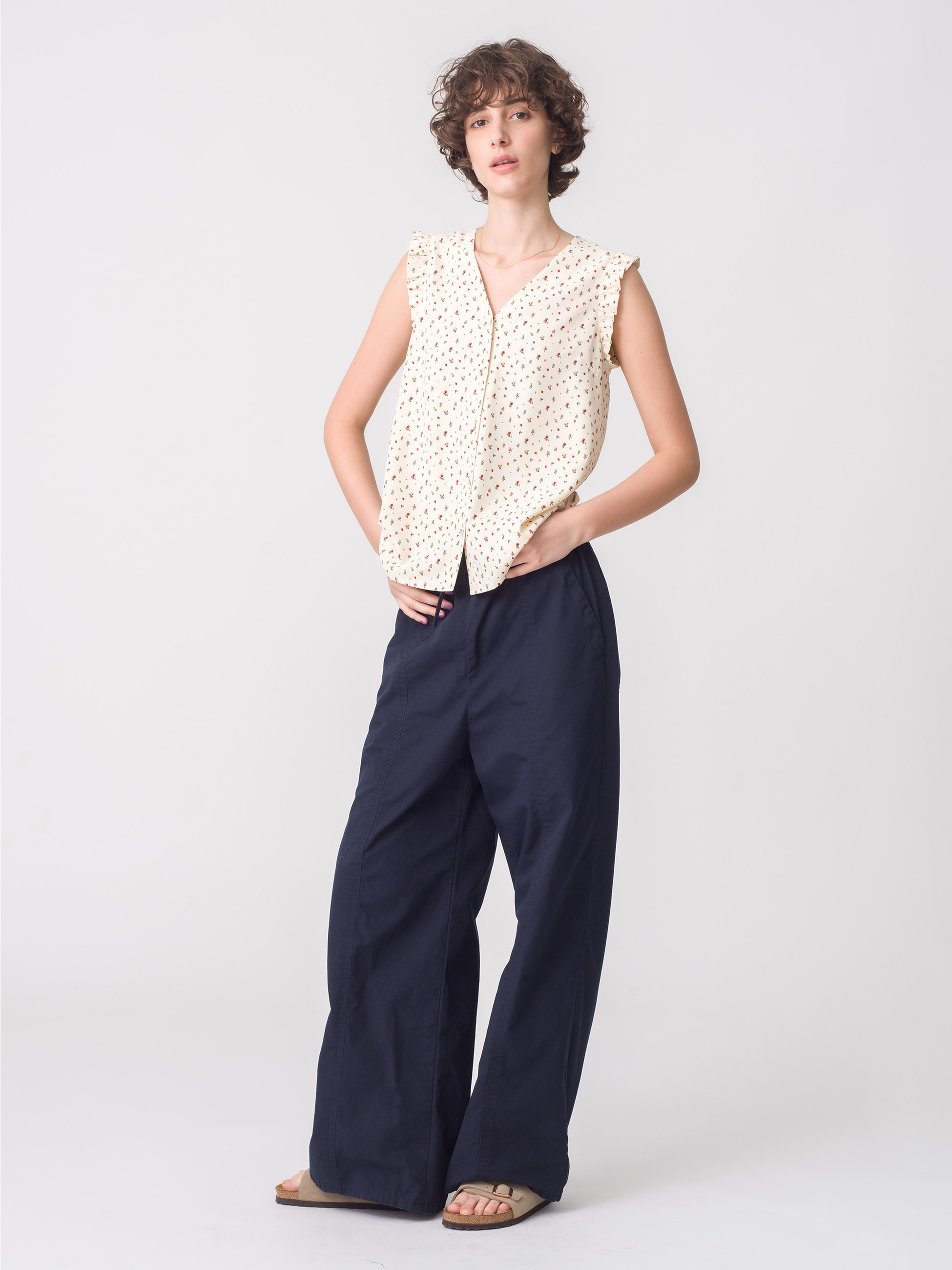 フラワープリント ウィングスリーブ トップ（アイボリー