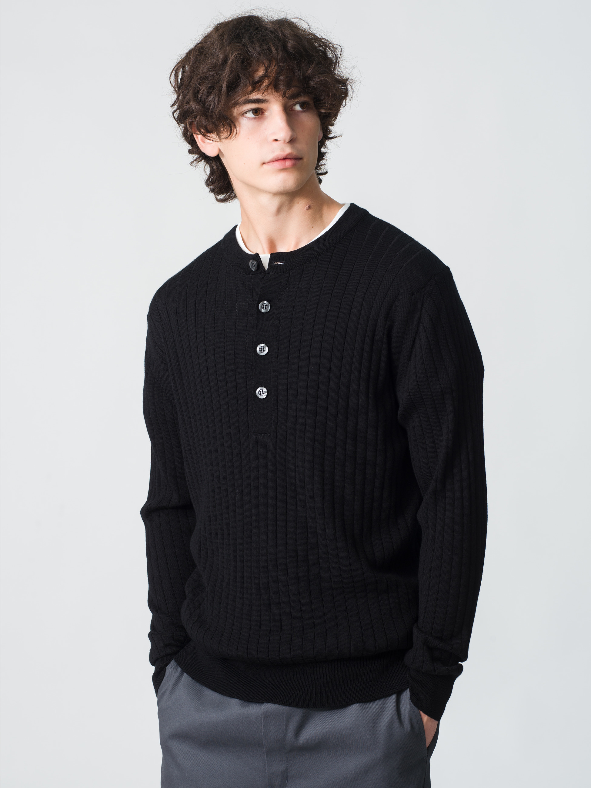 【洗える 美品 現行タグ】ジョンスメドレー エクストラファインメリノウールニット JOHN SMEDLEY ジョンスメドレー Vネック ニット/SHIPTON