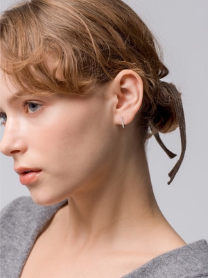 Mini Bar Huggie White Diamond Pierced Earrings  詳細画像 white gold
