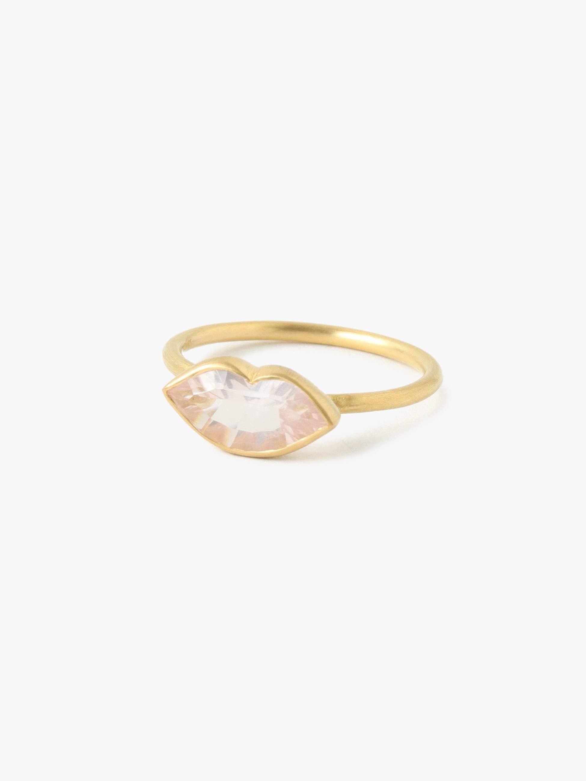 22k Yellow Gold Small Rouge Ring (Rose Quartz)｜MARIE-HÉLÈNE DE