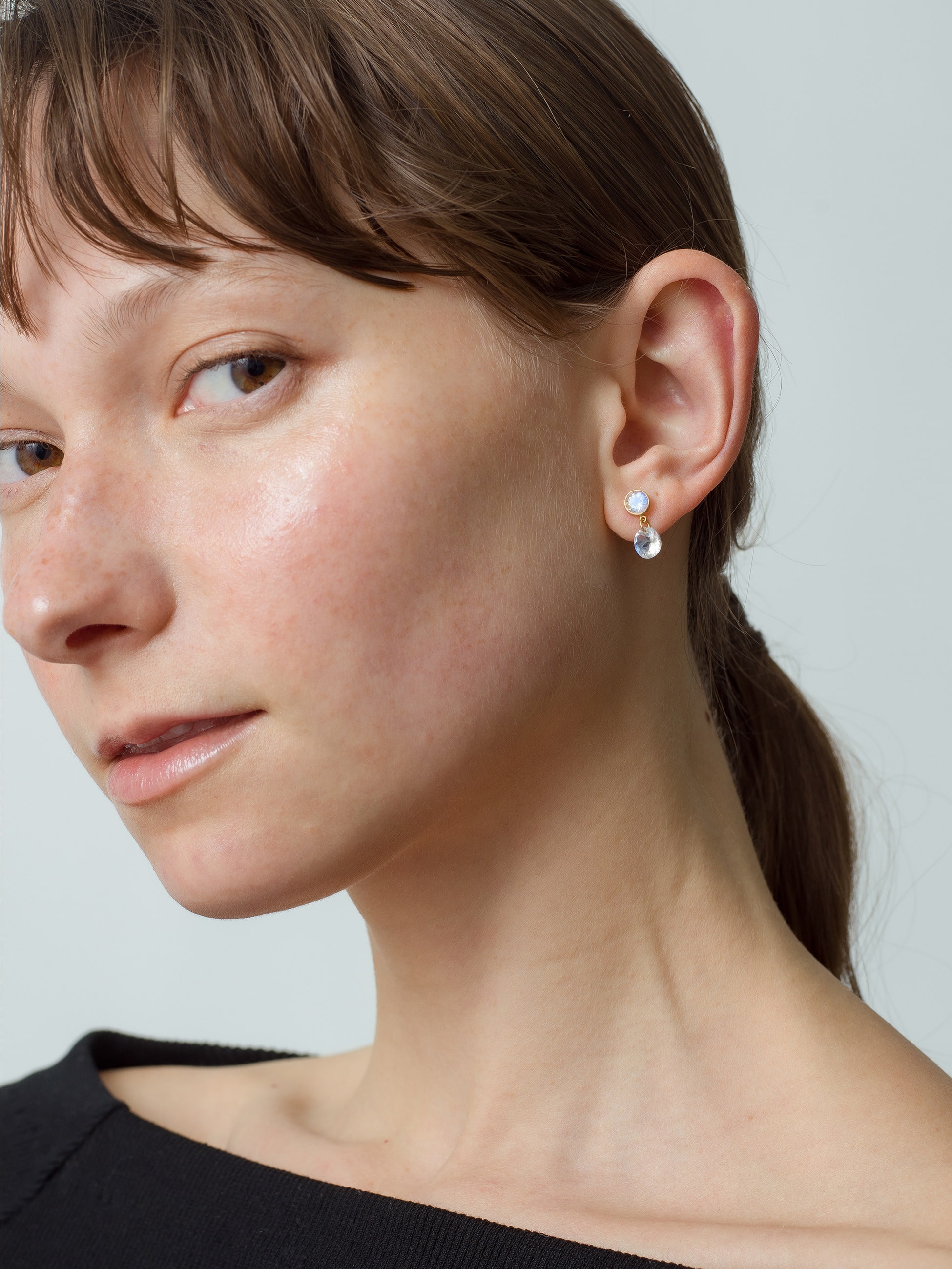 Incandescence Stud Pierced Earrings (rainbow moonstone)｜MARIE