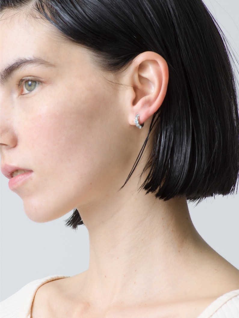 Mini Macro Hoop Pave Pierced Earrings (aquamarine/gray diamond) 詳細画像 other 2