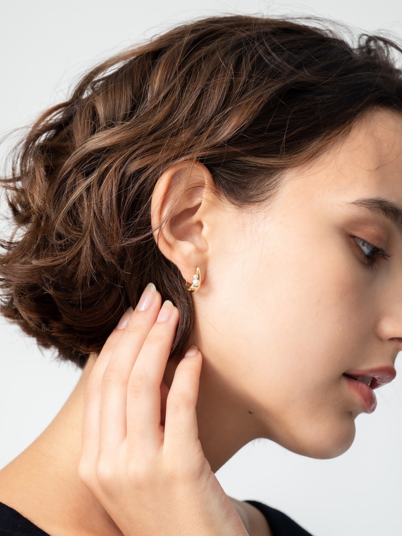 パール＆ダイヤモンド スモール ハギーピアス 詳細画像 yellow gold 4