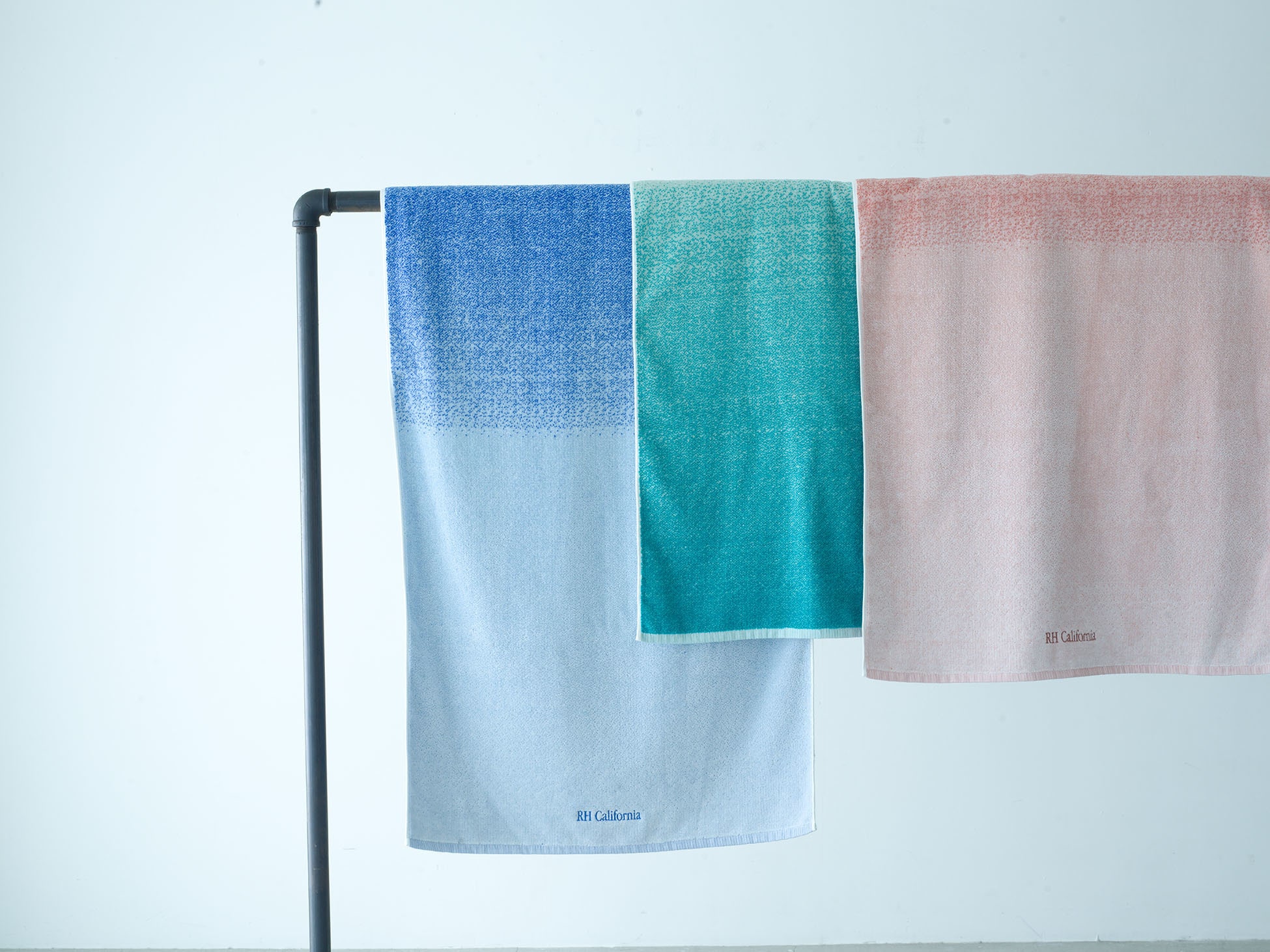 RH California Gradation Beach Towel New Arrival News｜Ron Herman