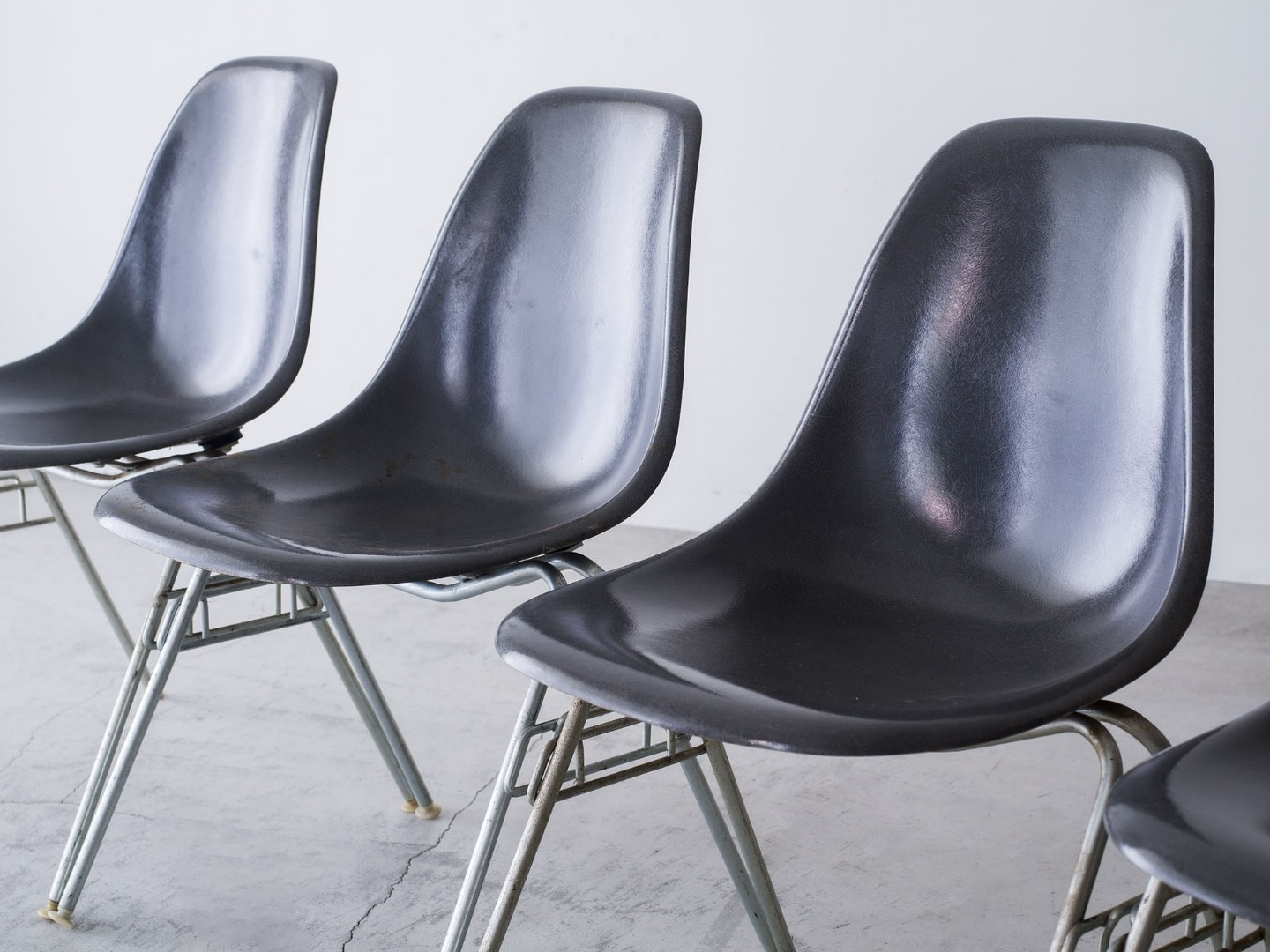 Vintage Eames Chair close up event News｜Ron Herman